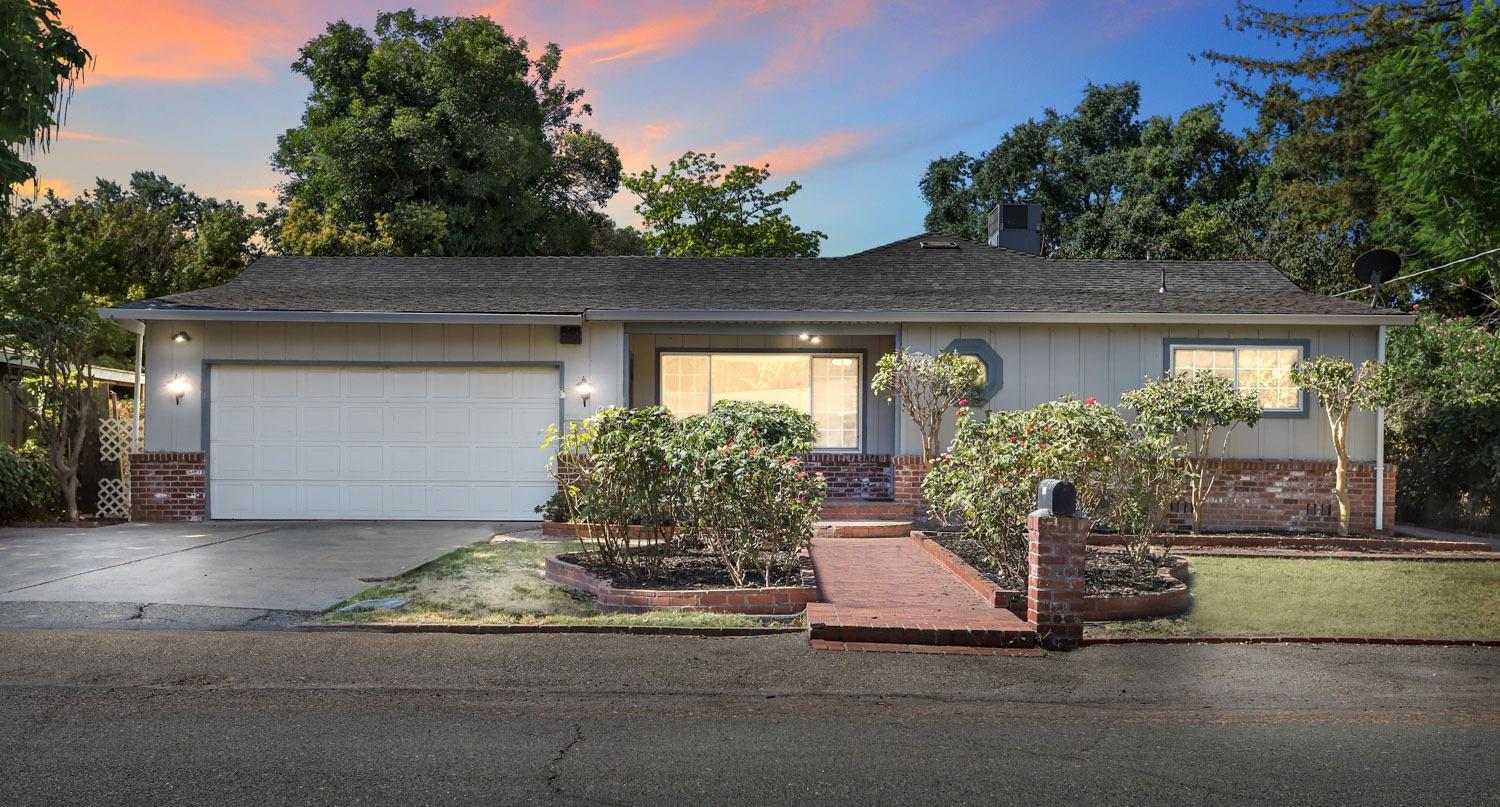 1328 Sharon Way