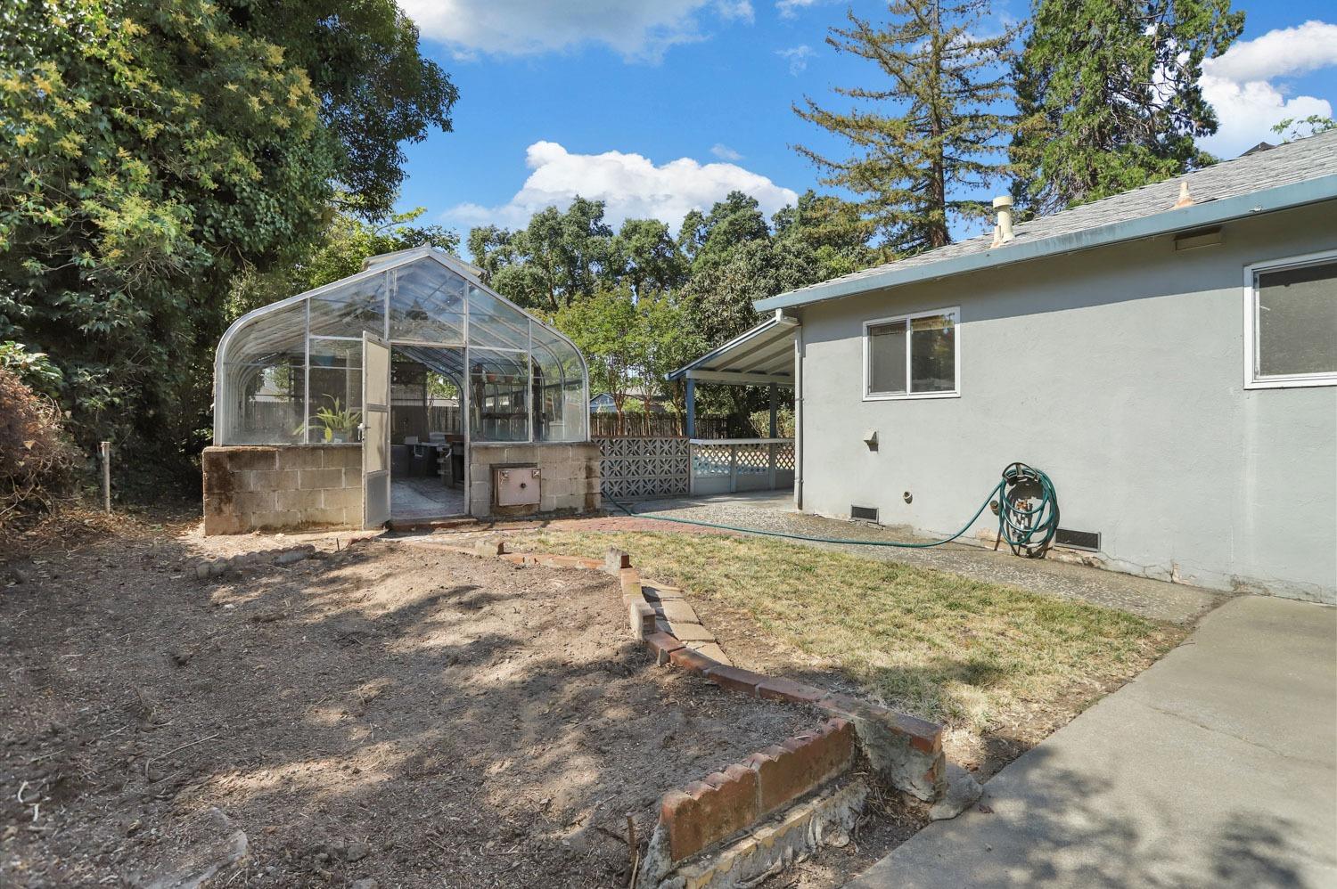 1328 Sharon Way