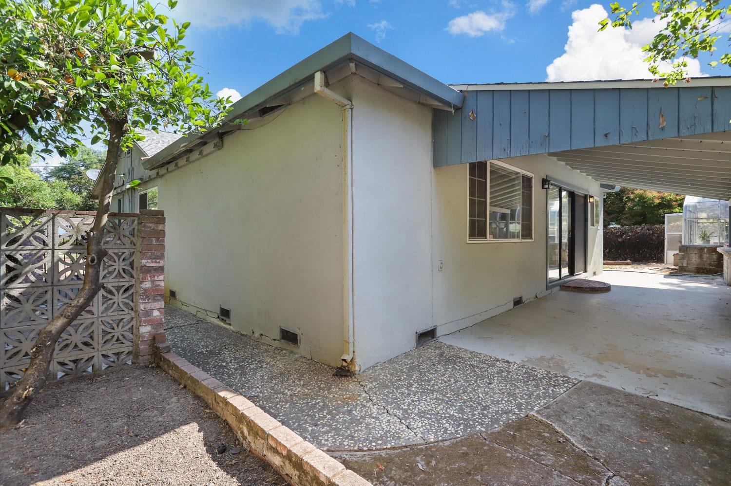 1328 Sharon Way