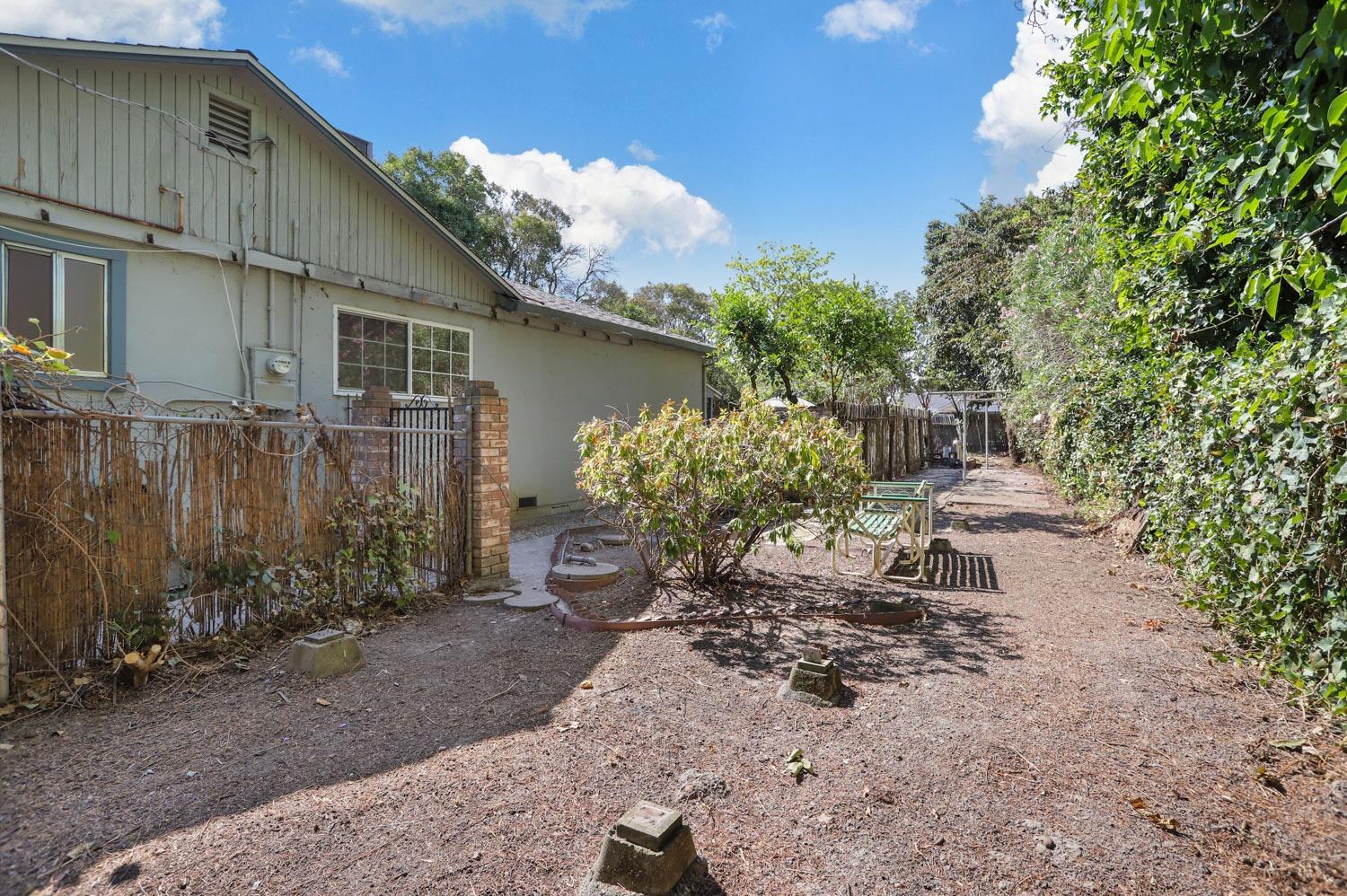 1328 Sharon Way