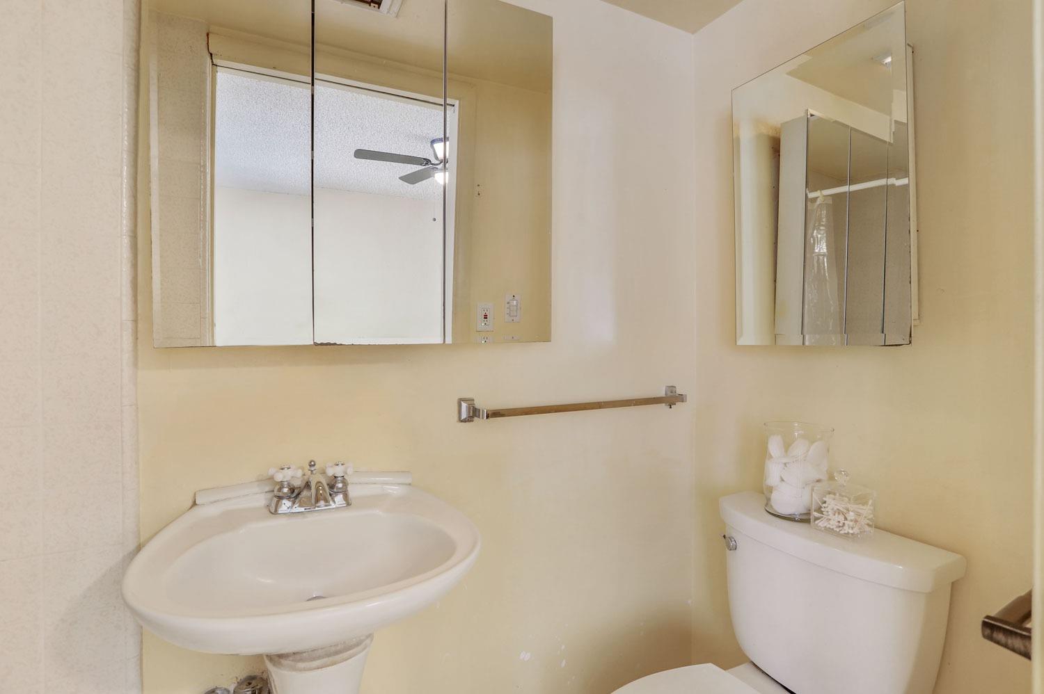 1328 Sharon Way