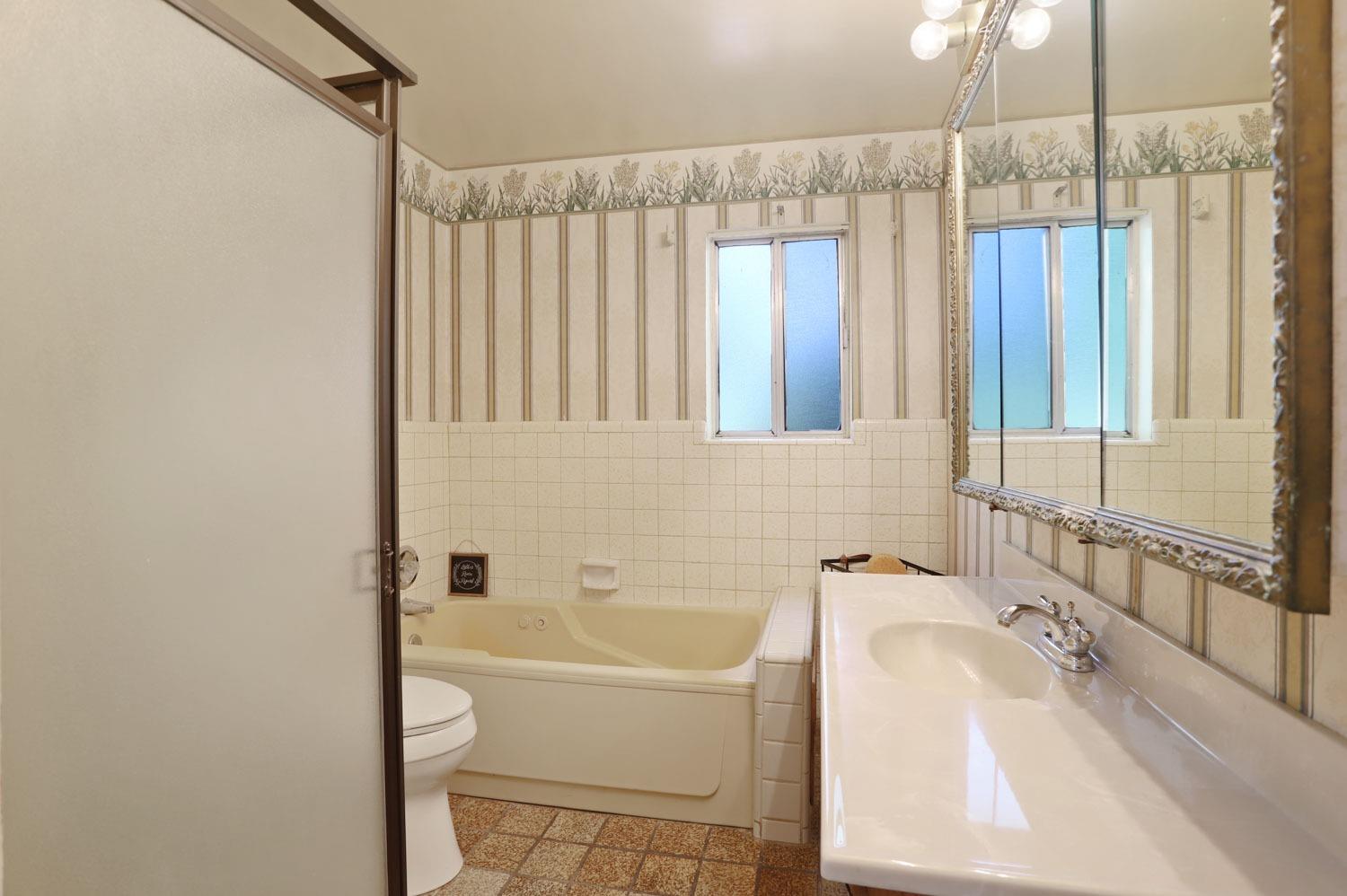 1328 Sharon Way