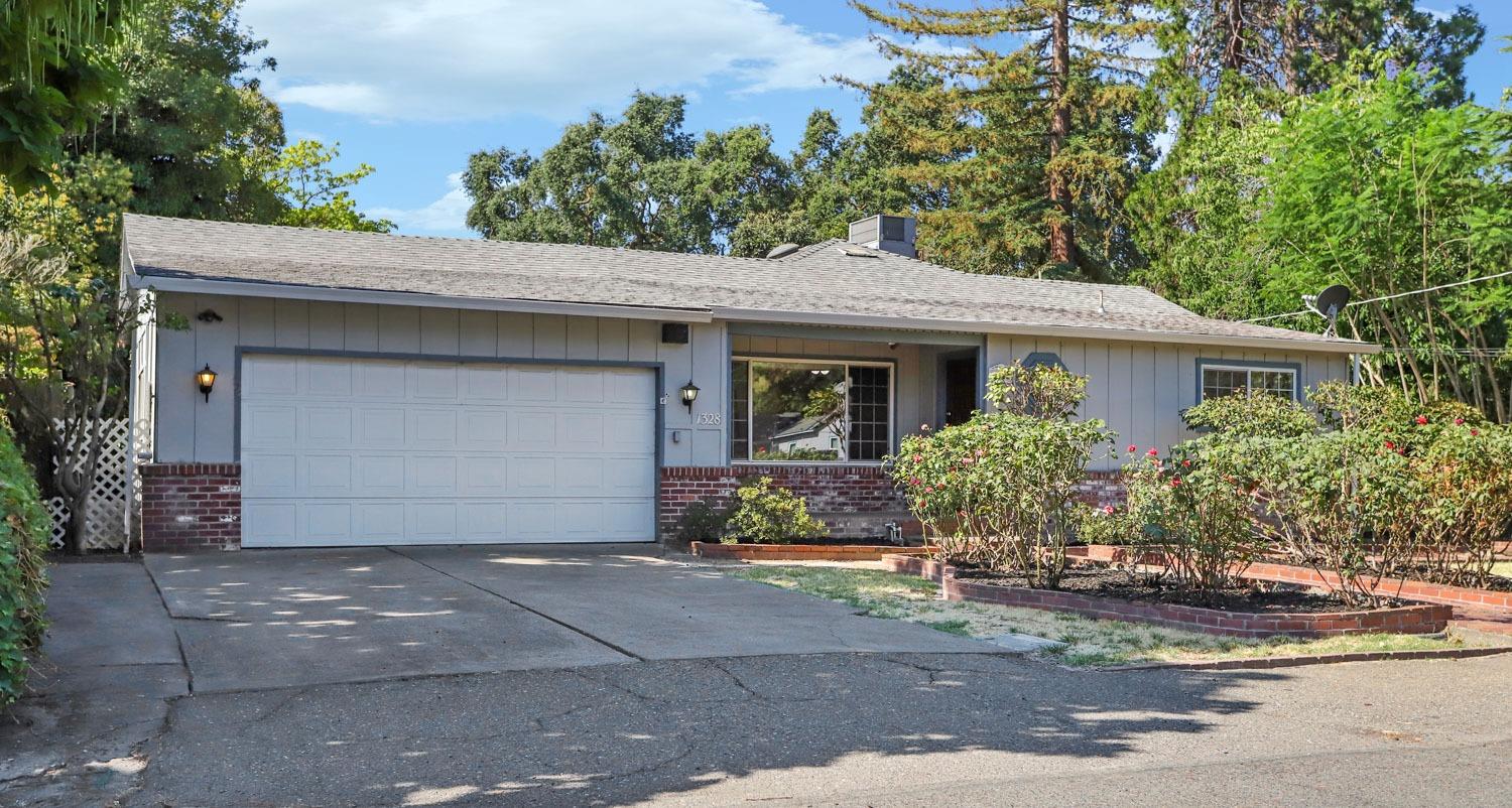 1328 Sharon Way
