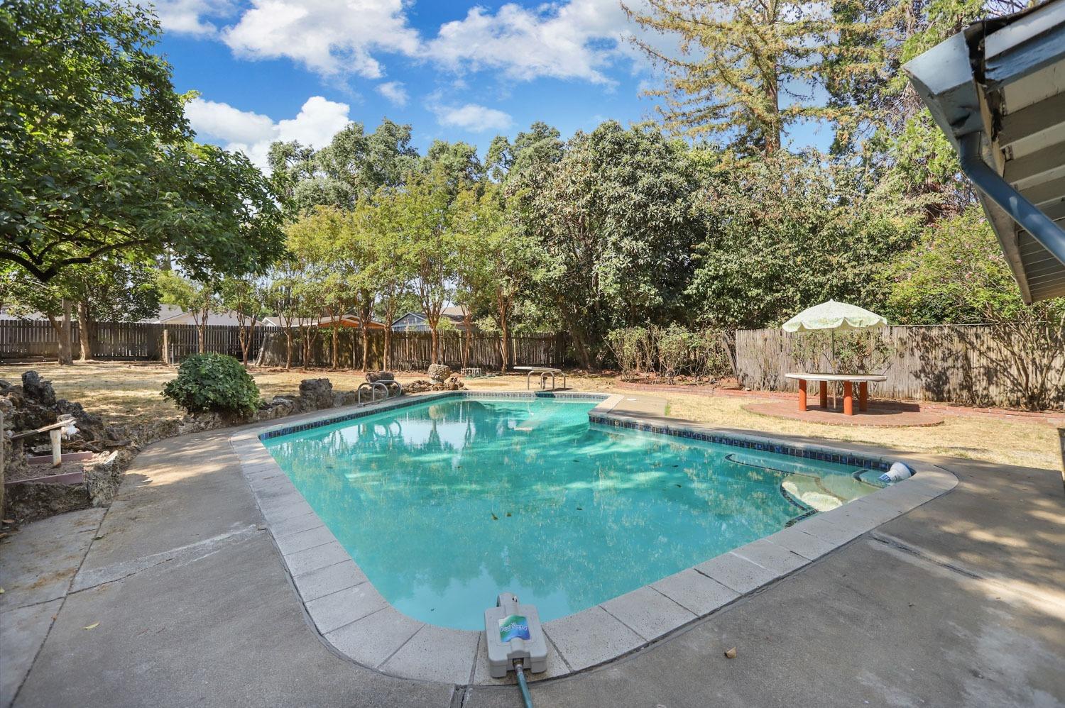 1328 Sharon Way