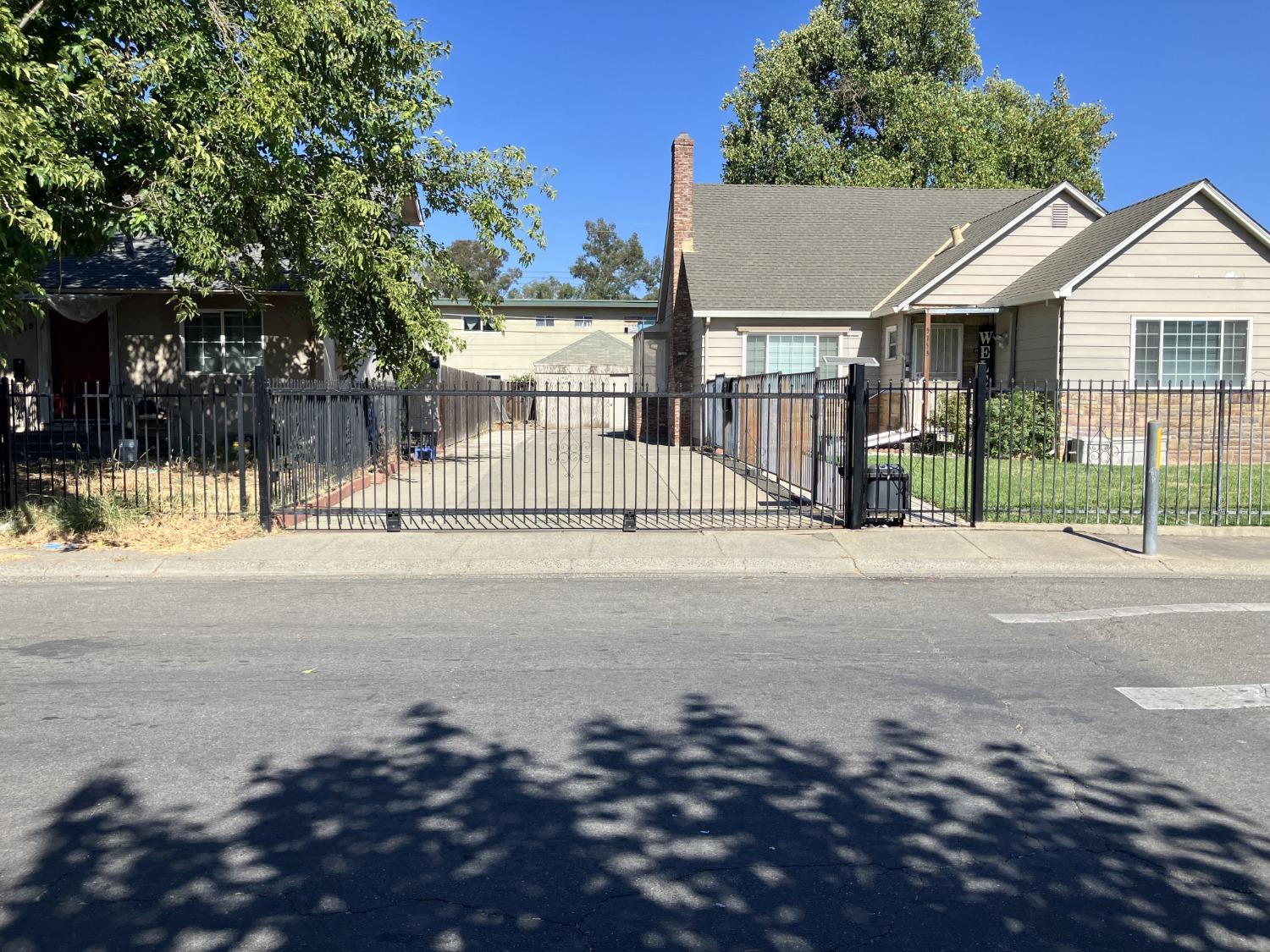 5753 Nina Way