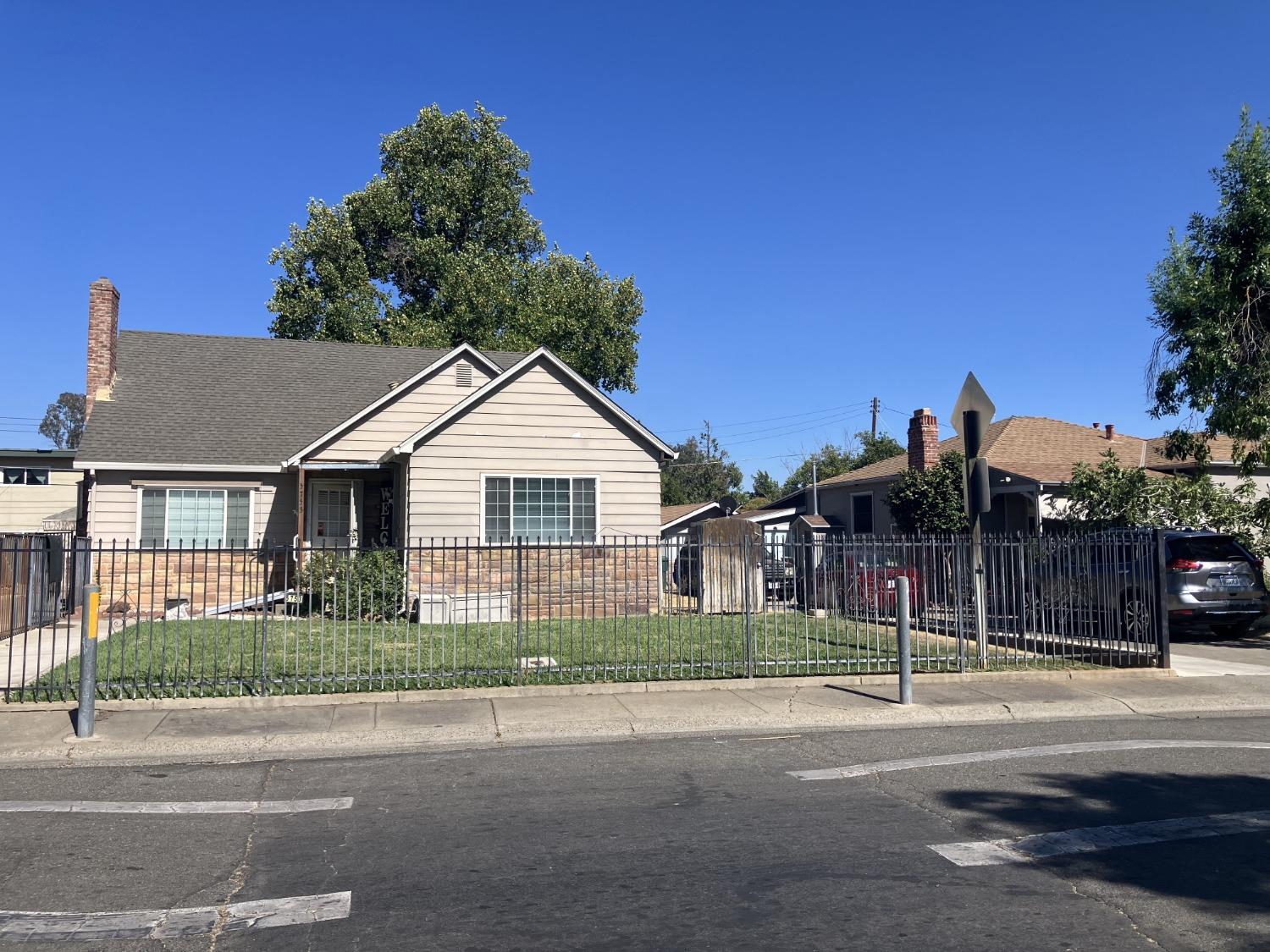 5753 Nina Way