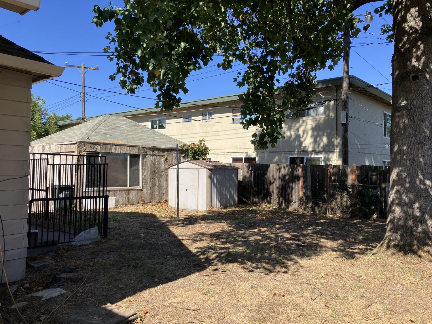 5753 Nina Way