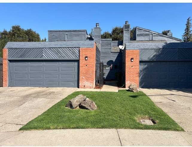 2551 Antoine Court