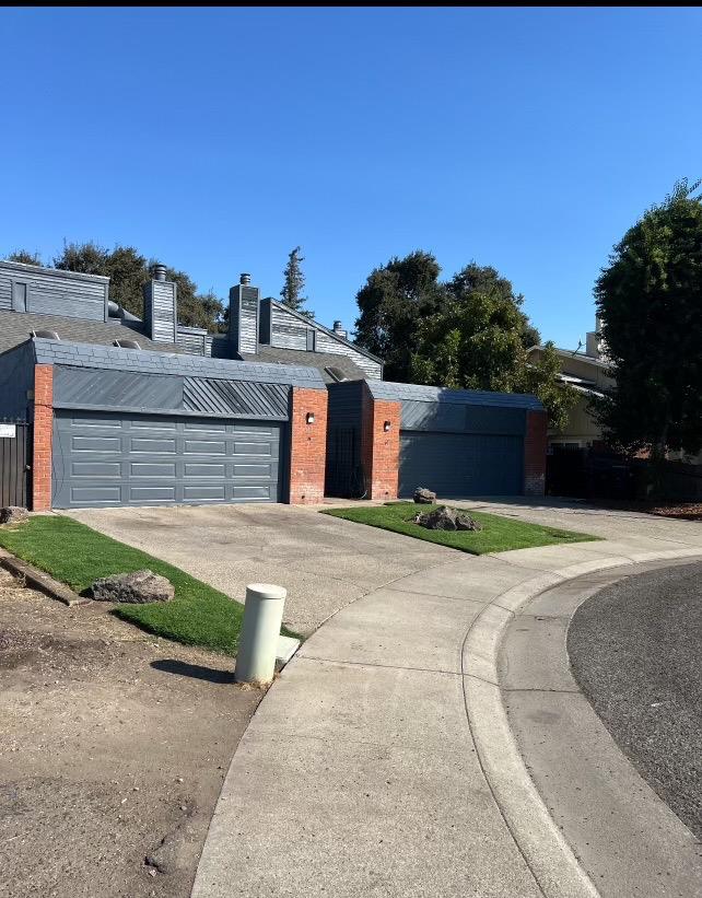 2551 Antoine Court