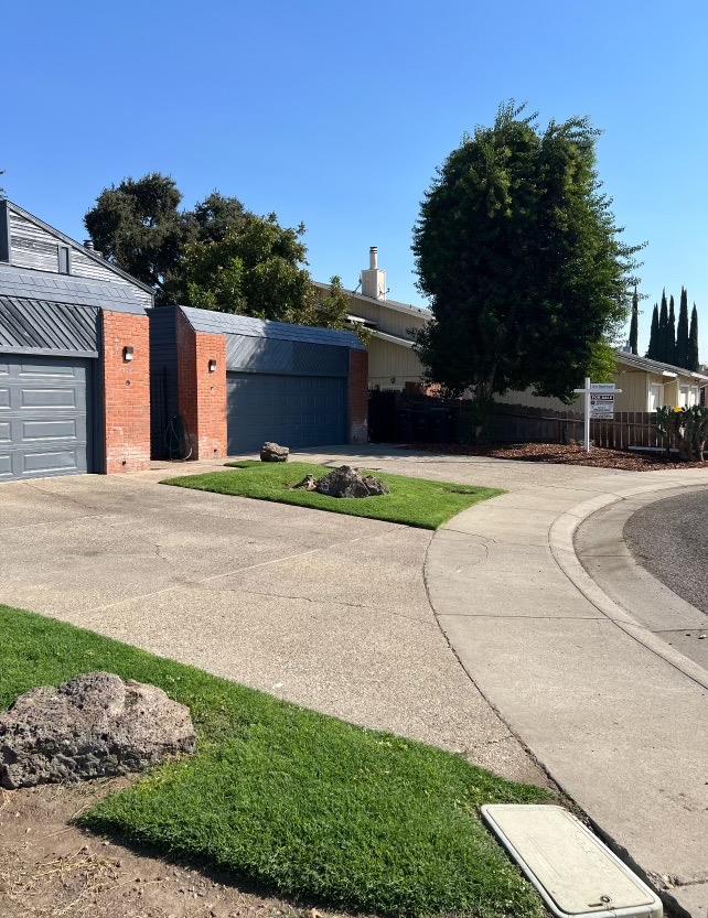 2551 Antoine Court
