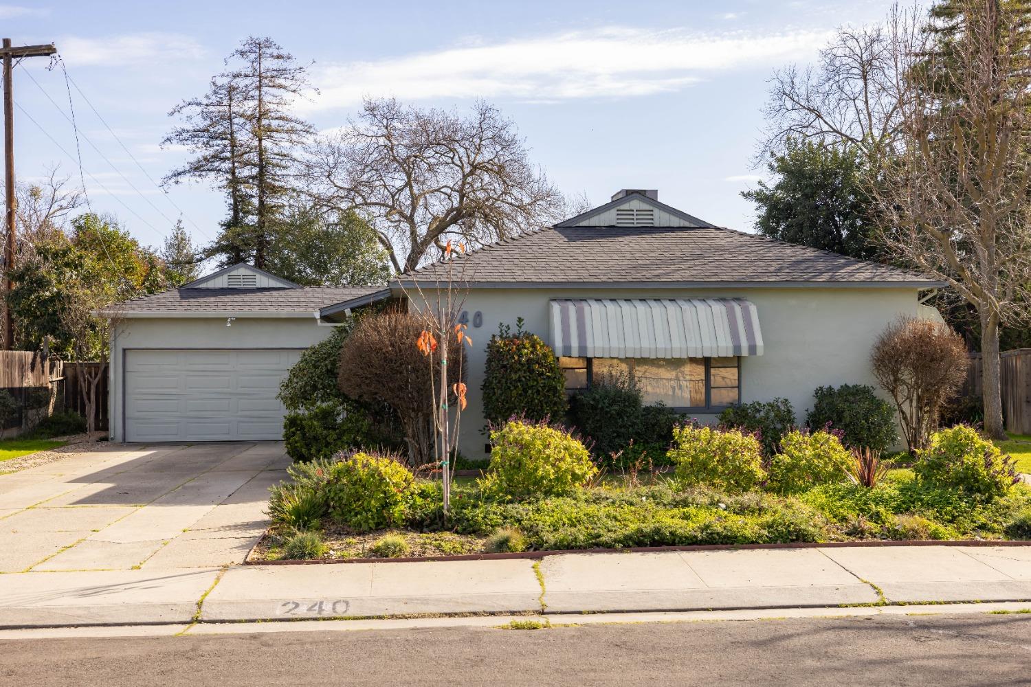 240 W Essex Street