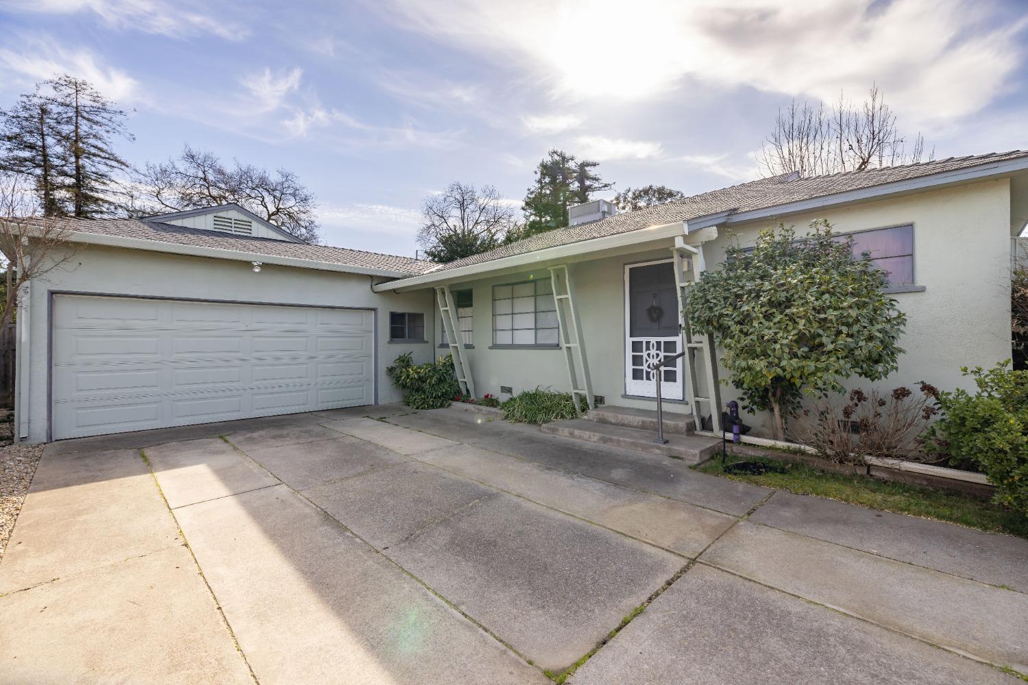 240 W Essex Street