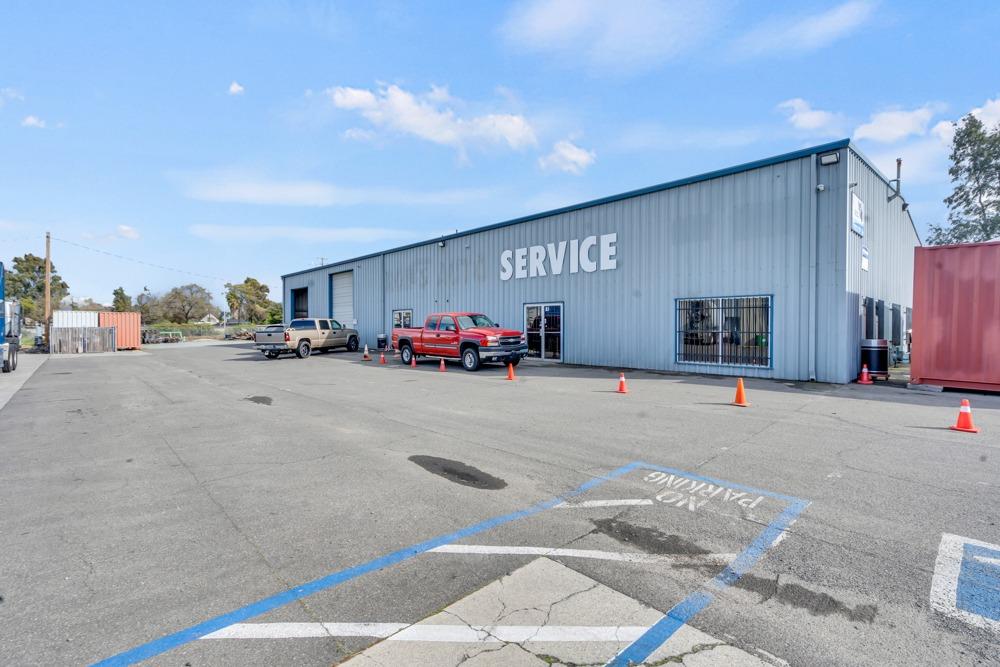 25533 N Highway 99