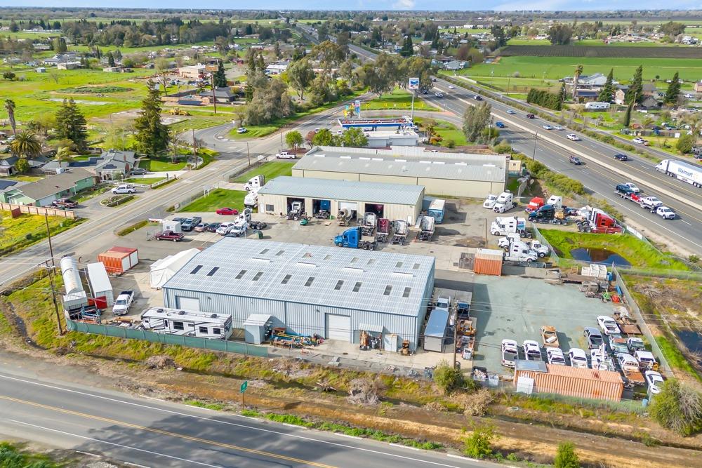 25533 N Highway 99