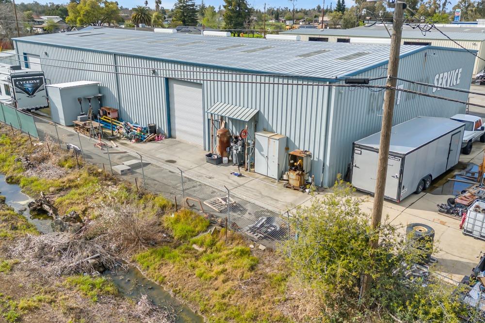 25533 N Highway 99