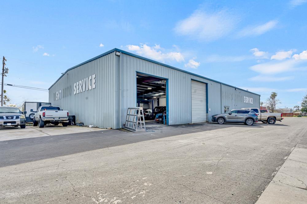 25533 N Highway 99