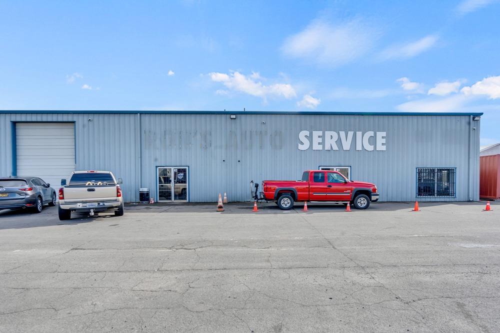 25533 N Highway 99