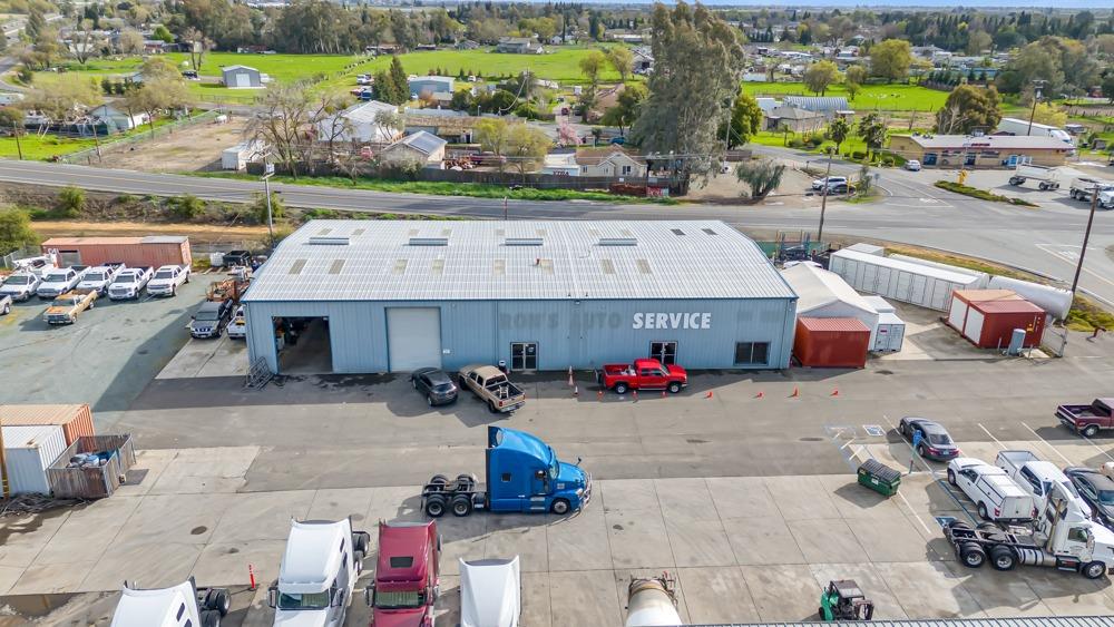 25533 N Highway 99