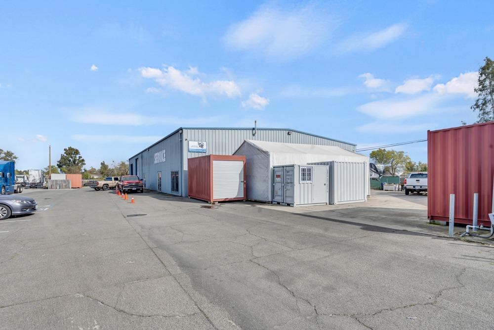 25533 N Highway 99