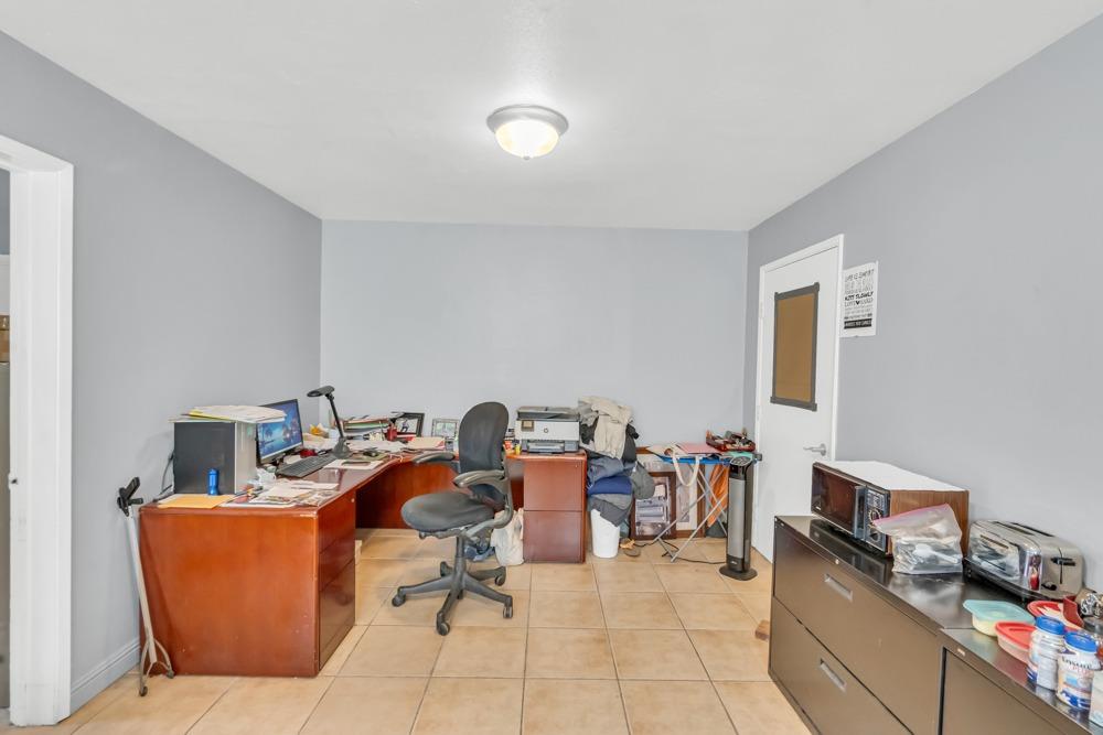 25533 N Highway 99