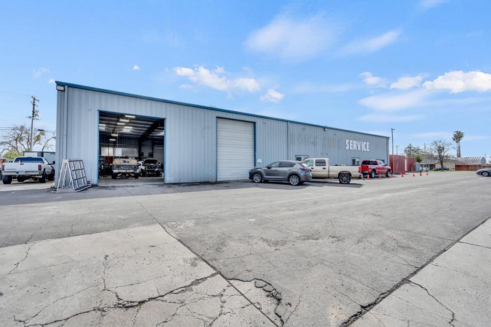 25533 N Highway 99