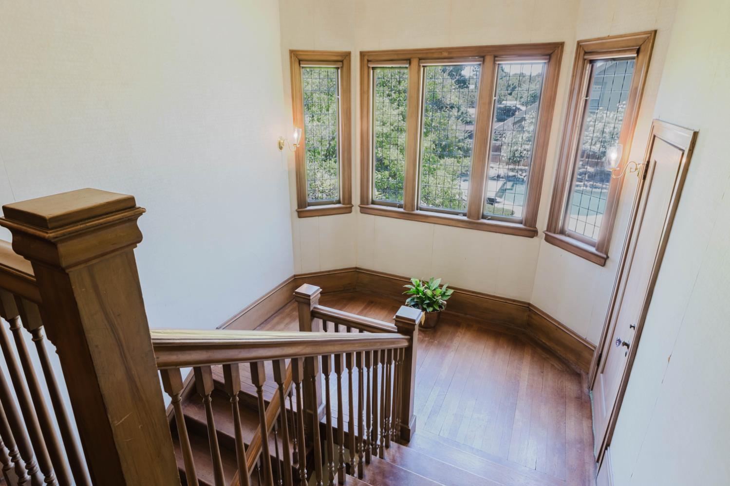 1637 N Hunter Street
