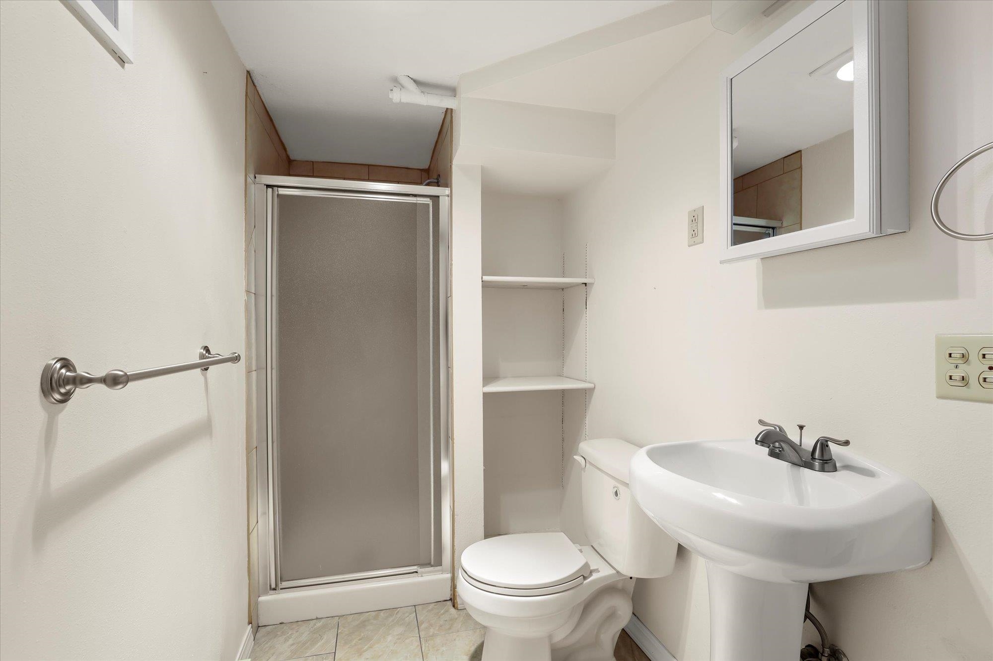 2136 W CLEVELAND Ave