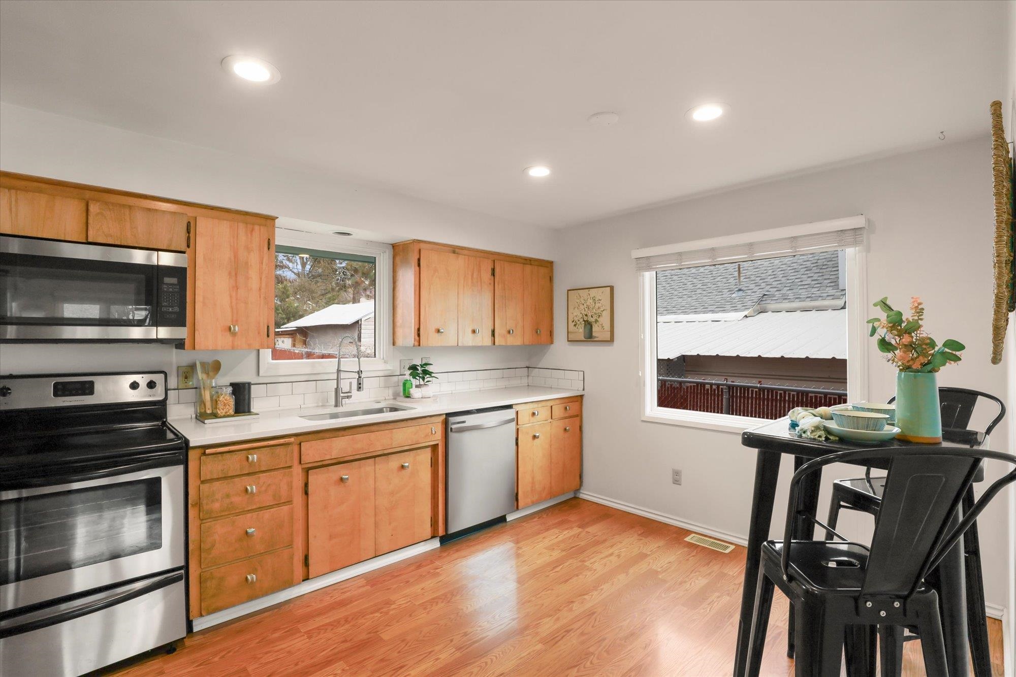 2136 W CLEVELAND Ave