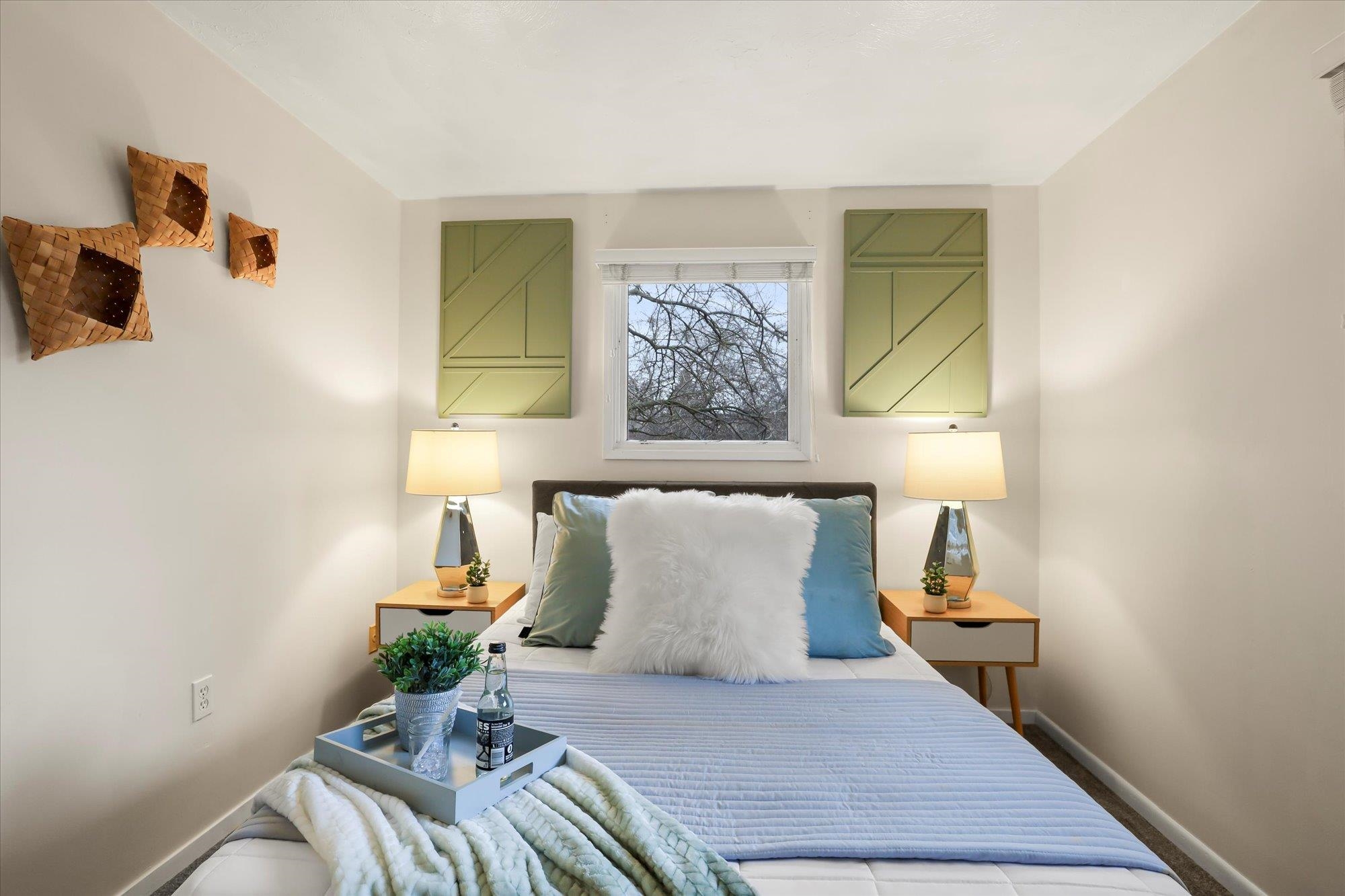 2136 W CLEVELAND Ave