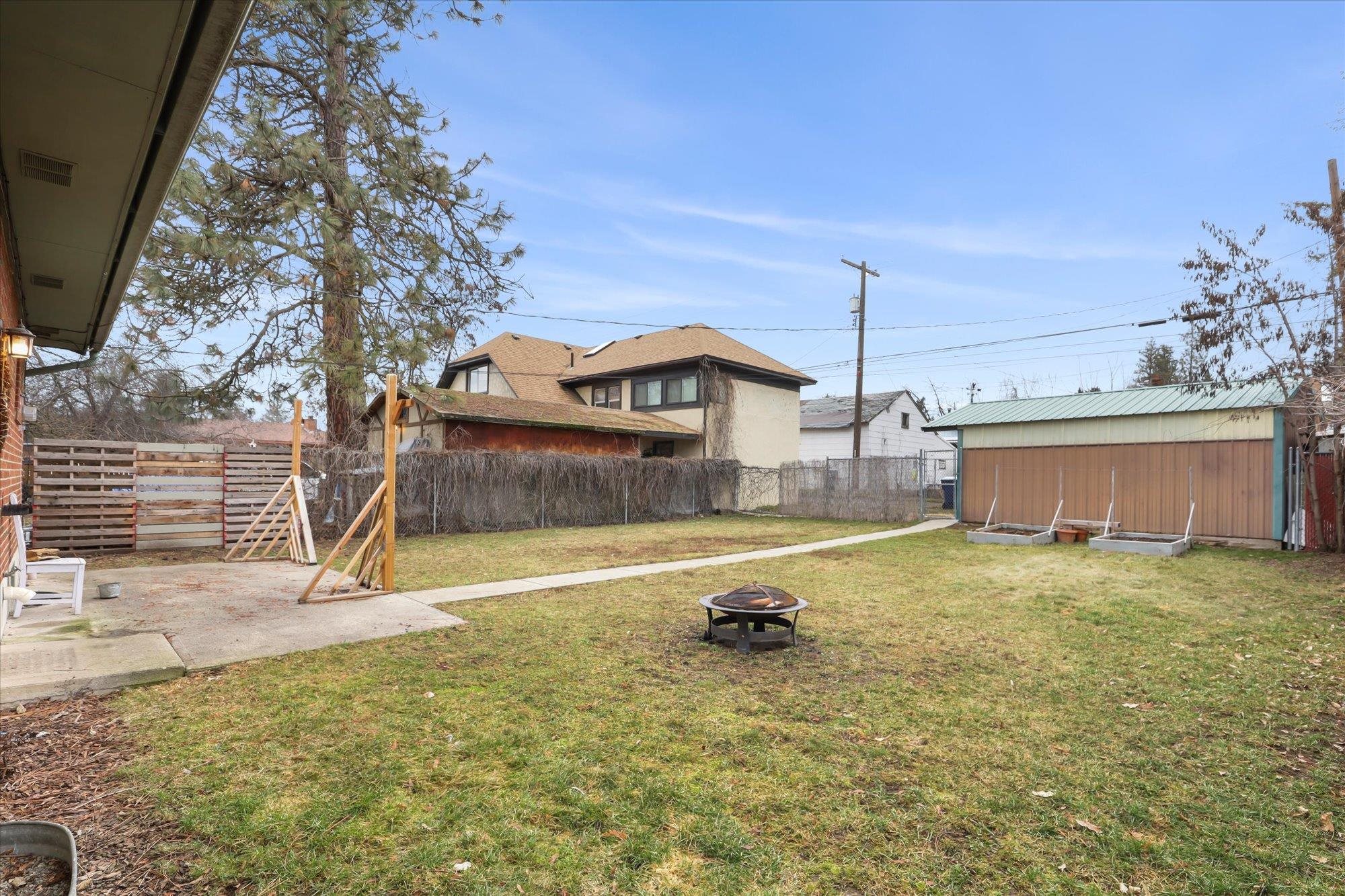 2136 W CLEVELAND Ave