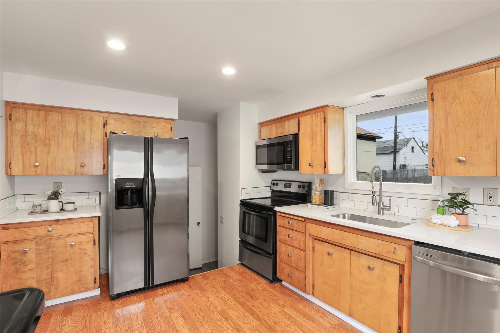 2136 W CLEVELAND Ave