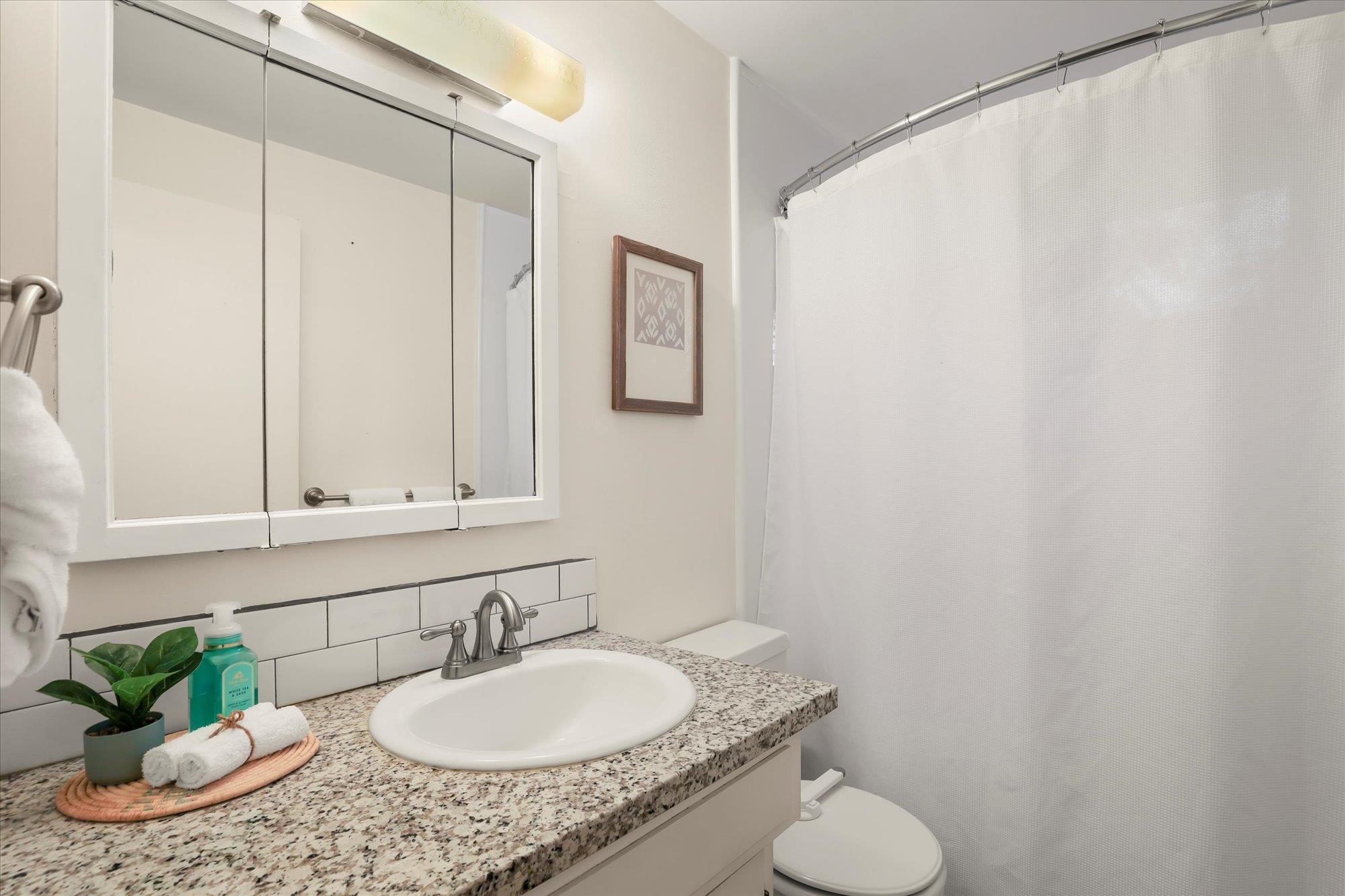 2136 W CLEVELAND Ave