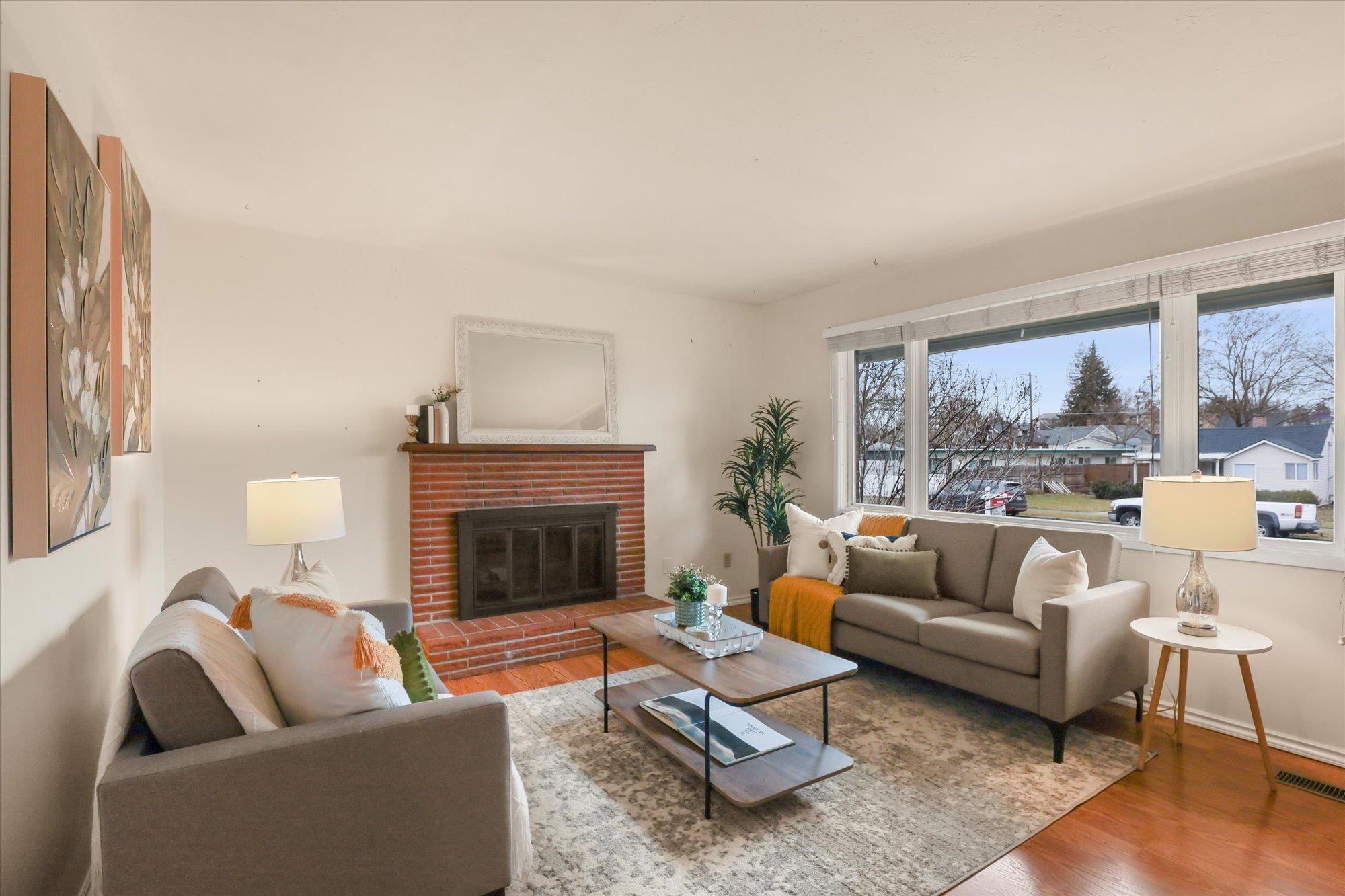 2136 W CLEVELAND Ave