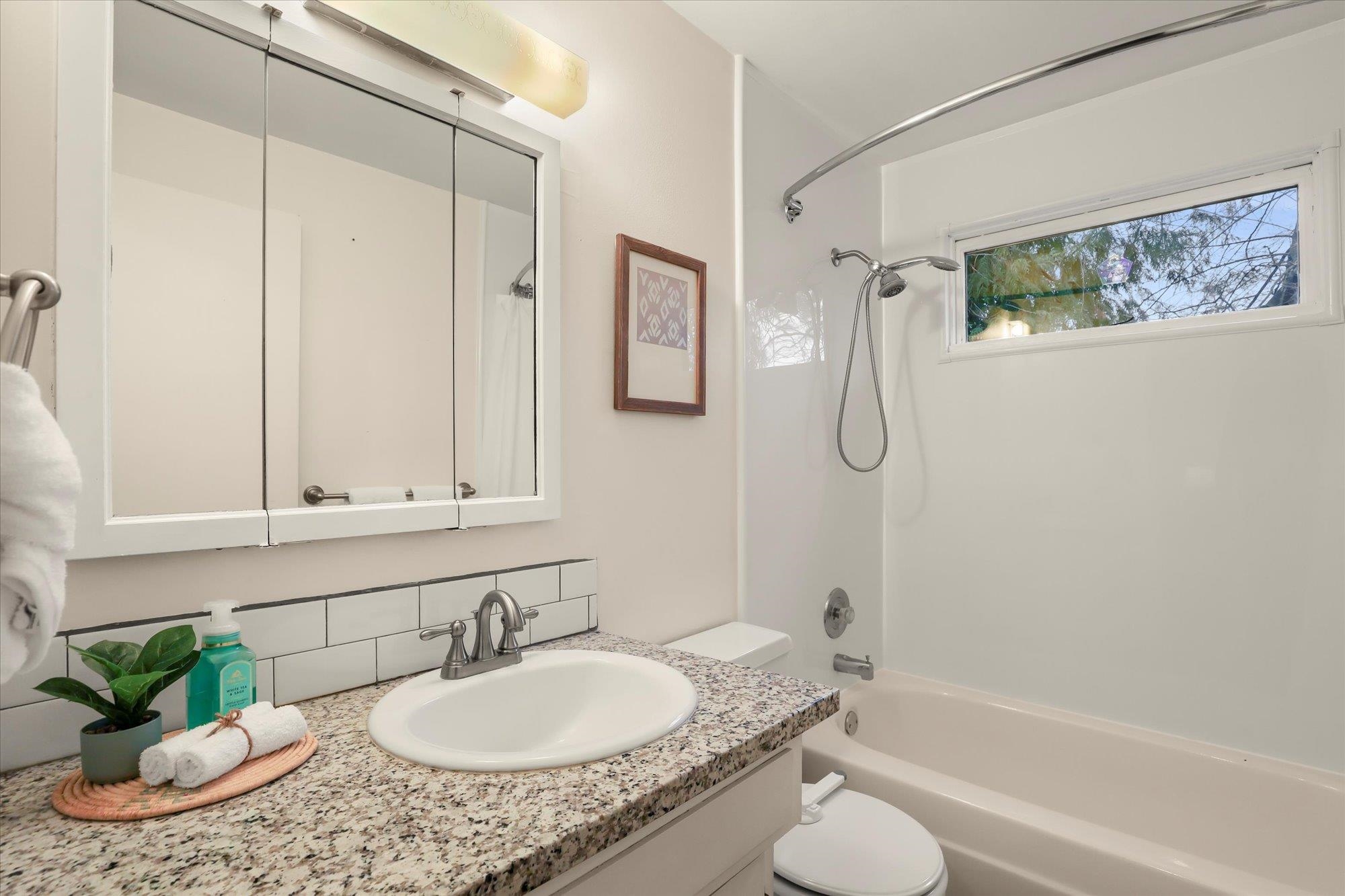 2136 W CLEVELAND Ave