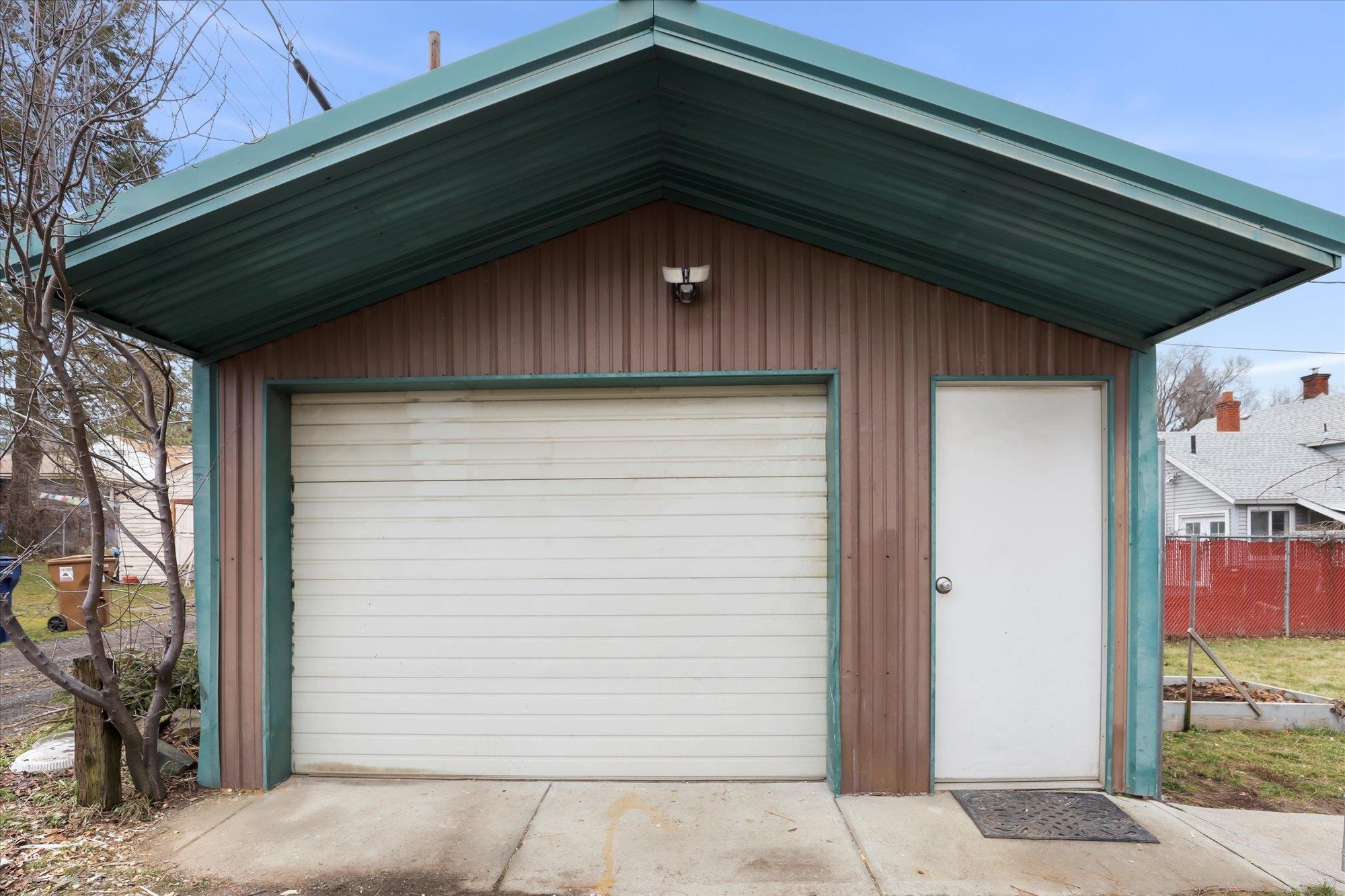 2136 W CLEVELAND Ave