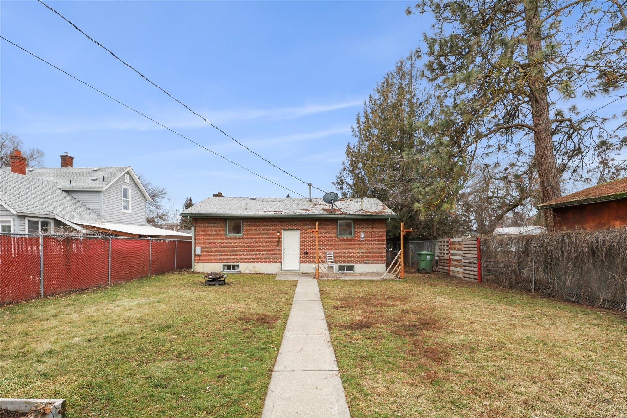 2136 W CLEVELAND Ave