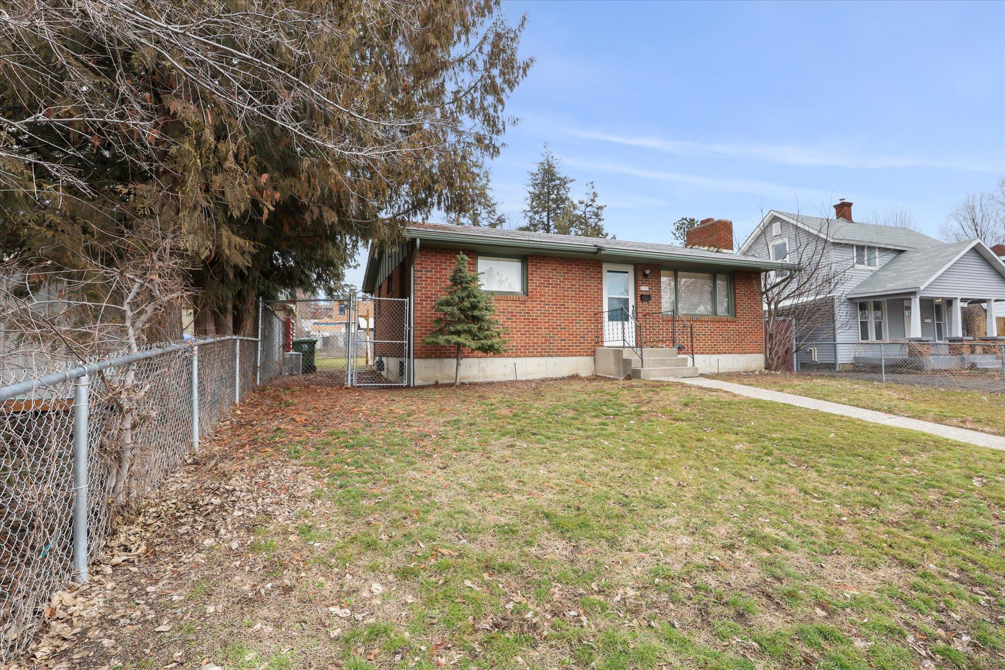 2136 W CLEVELAND Ave