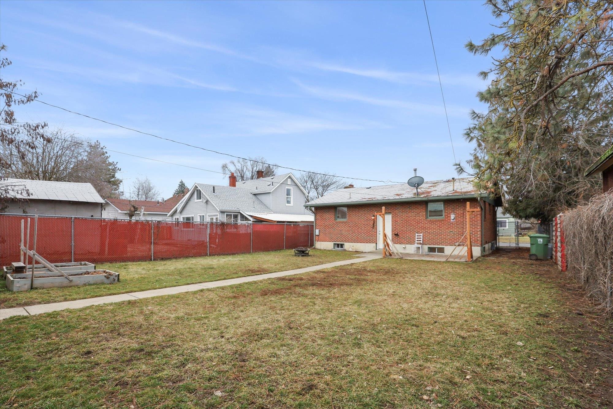 2136 W CLEVELAND Ave