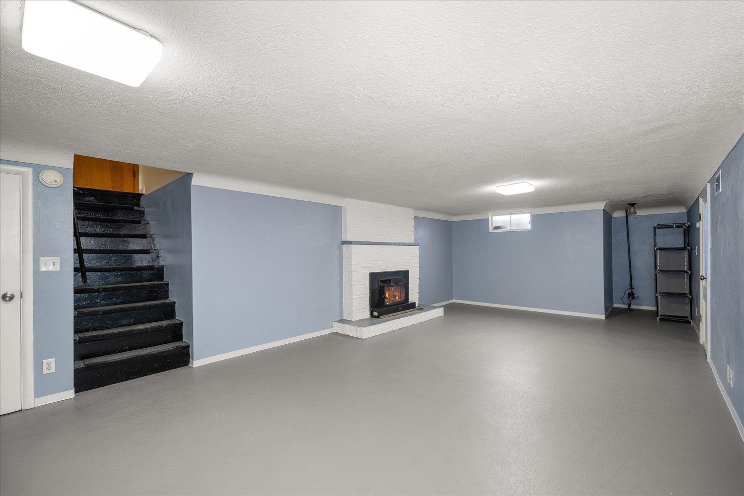 3312 E HILLS Ct