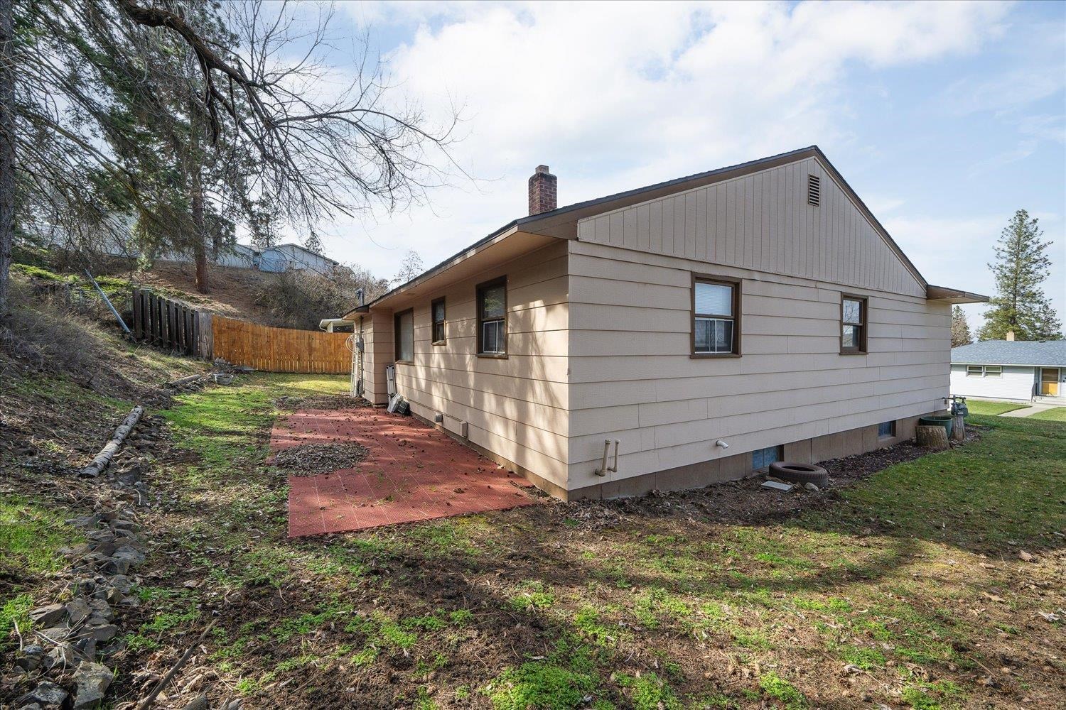 3312 E HILLS Ct