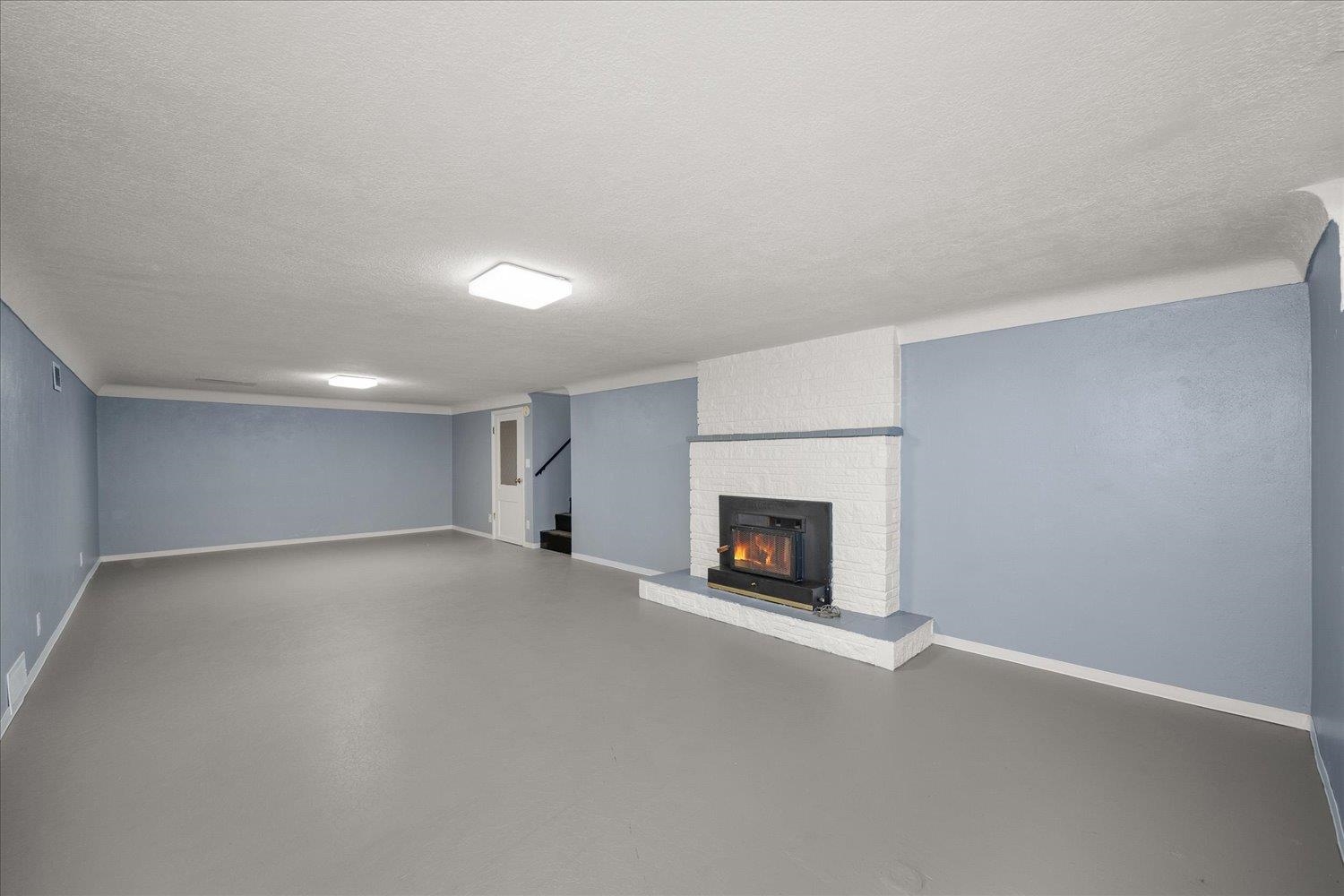 3312 E HILLS Ct