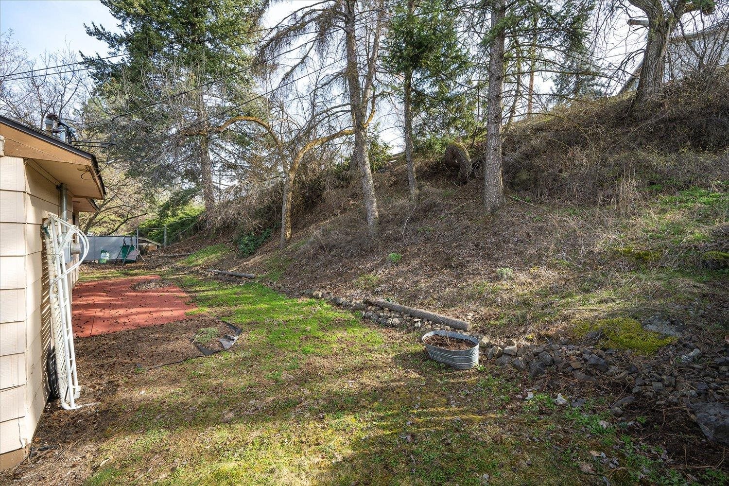 3312 E HILLS Ct