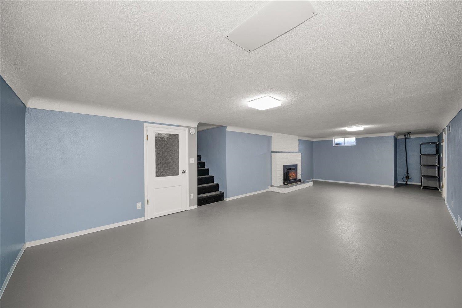 3312 E HILLS Ct