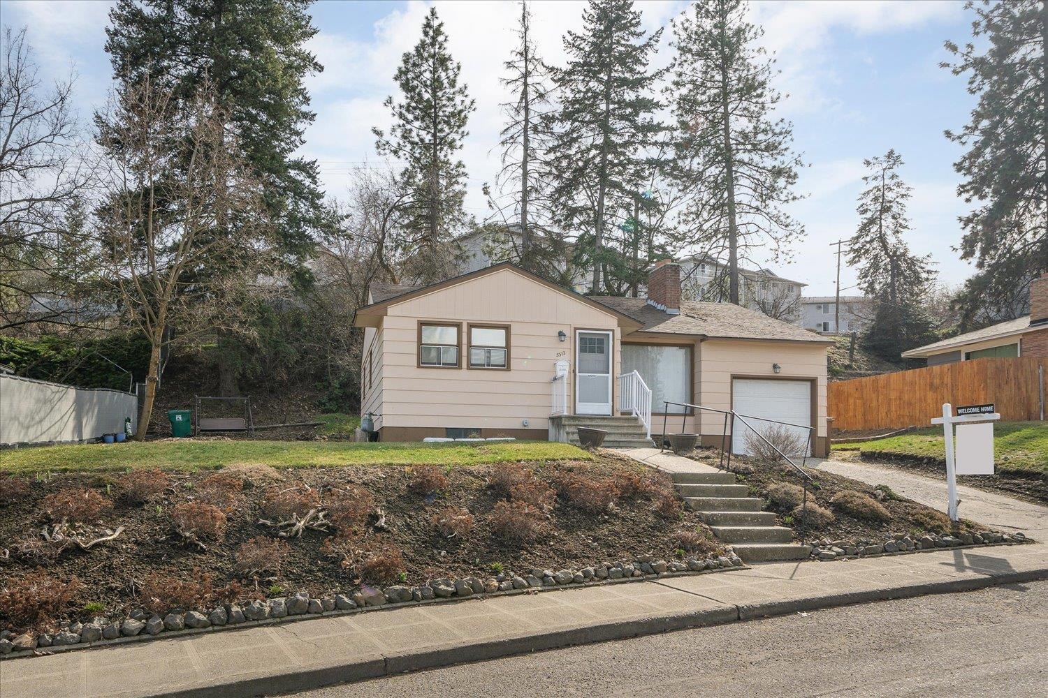 3312 E HILLS Ct