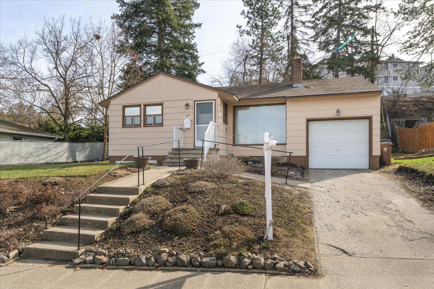 3312 E HILLS Ct