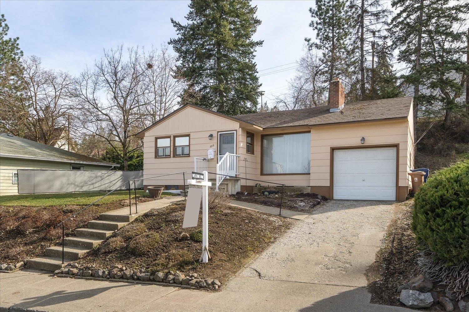 3312 E HILLS Ct
