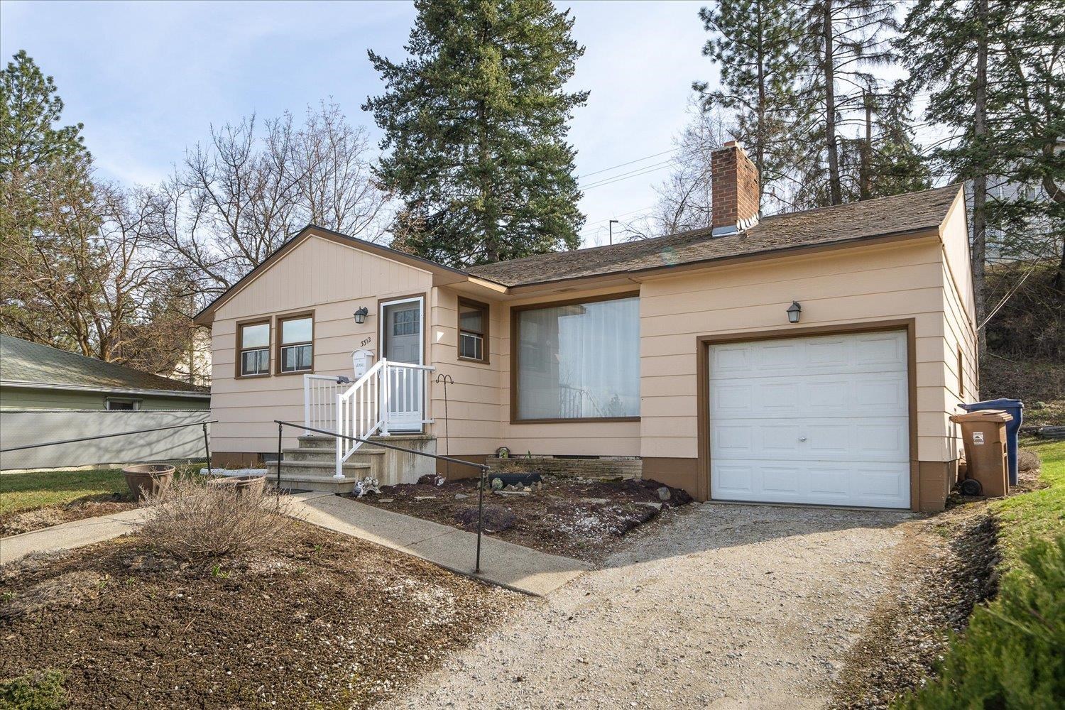 3312 E HILLS Ct