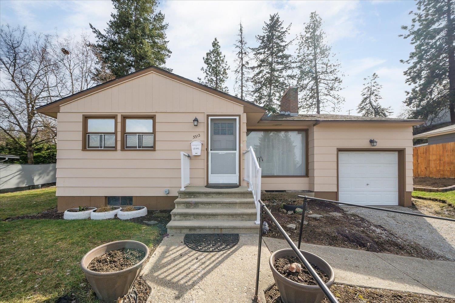3312 E HILLS Ct