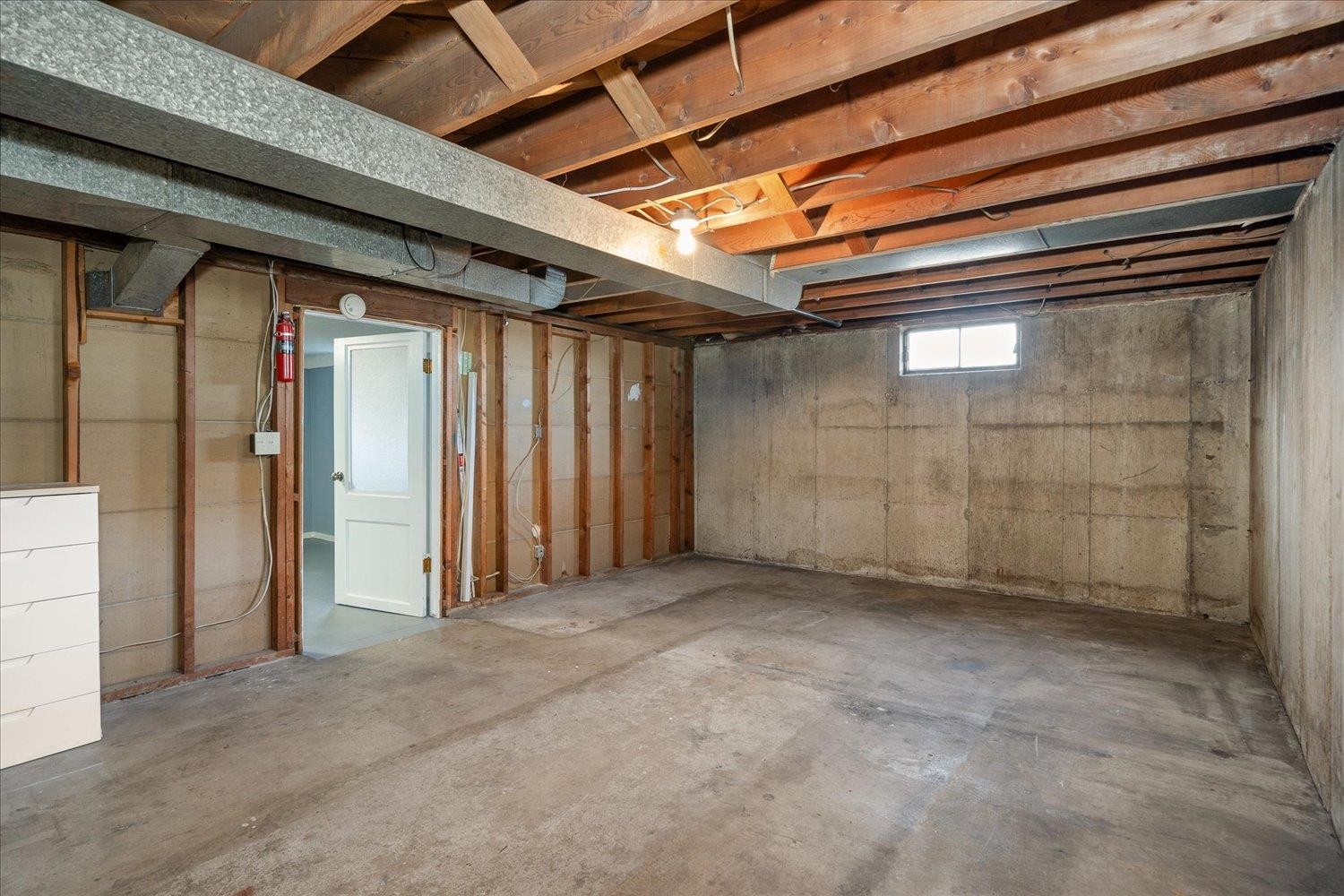 3312 E HILLS Ct