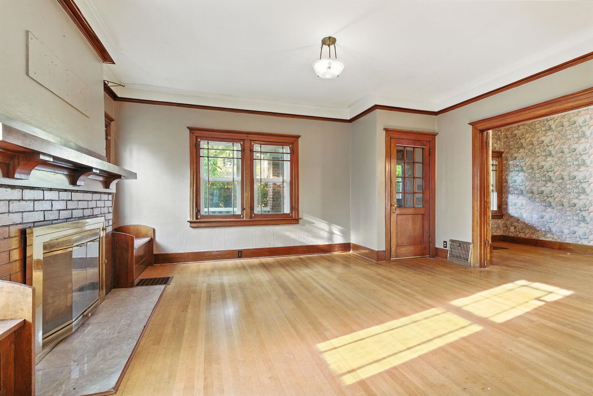 817 W 12th Ave